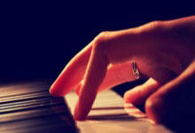 体育海报上的阿尔卑斯山.